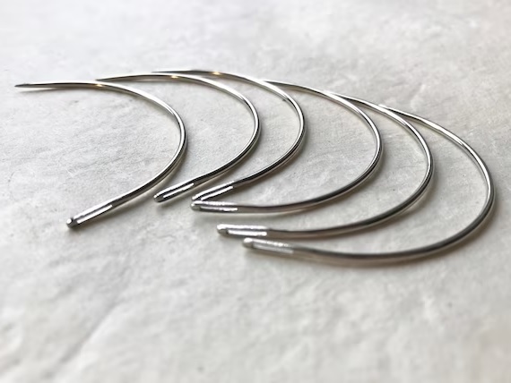 Curved Sewing Needles: Why They Are Curved And Their Uses – Sewing Questions